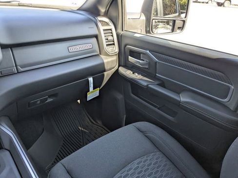 New 2026 RAM 2500 Big Horn AWD/4WD image 17