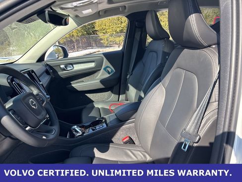Used 2024 Volvo XC40 B5 Plus image 15