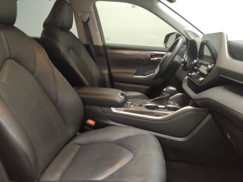 Used 2020 Toyota Highlander Limited image 21