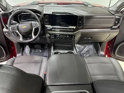 Used 2024 Chevrolet Silverado 2500 LT w/ Convenience Package AWD/4WD image 2