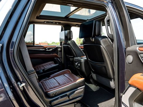 Used 2023 GMC Yukon Denali Ultimate AWD/4WD image 41