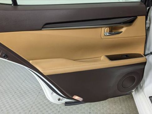 Used 2018 Lexus ES 350 w/ Luxury Package w/Wood Trim FWD image 14