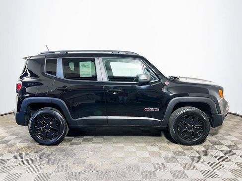 Used 2018 Jeep Renegade Trailhawk w/ UConnect 8.4 Nav Group AWD/4WD image 9