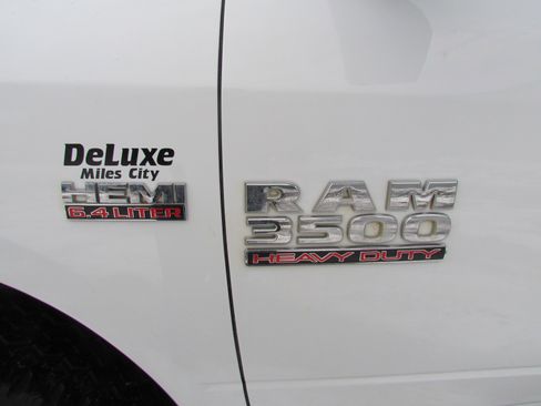 Used 2018 RAM 3500 Tradesman w/ Chrome Appearance Group image 13