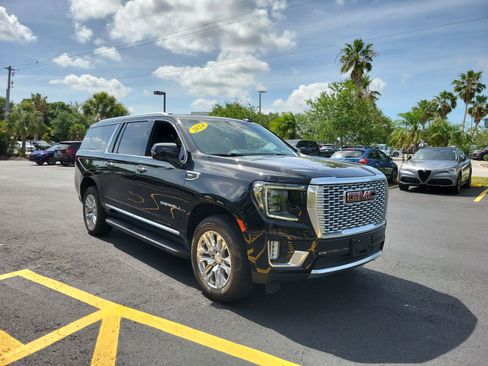 Used 2024 GMC Yukon XL Denali AWD/4WD image 2