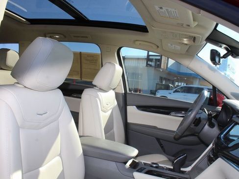 Used 2023 Cadillac XT6 Premium Luxury w/ Technology Package image 16