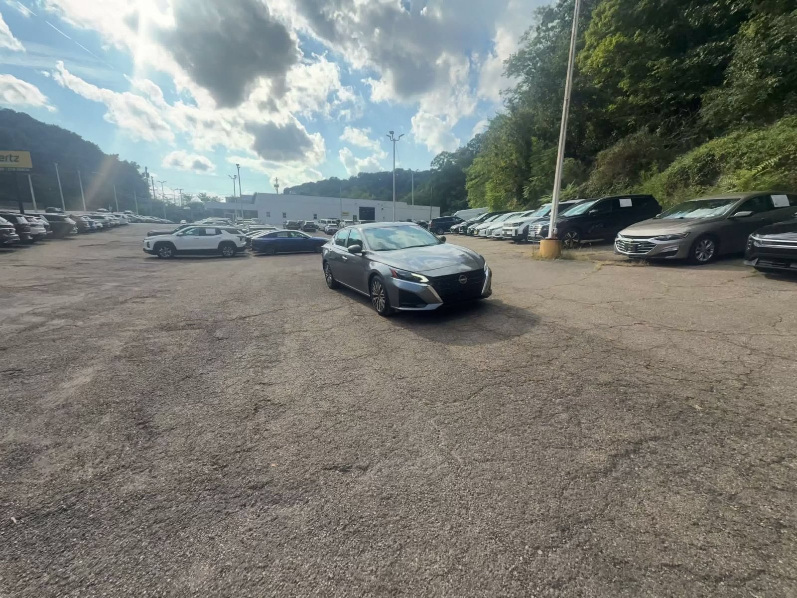 Used 2026 Nissan Altima 2.5 SV FWD image 2