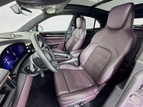 Used 2024 Porsche Macan 4 Electric image 5