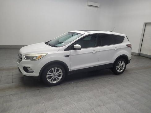 Used 2017 Ford Escape SE FWD image 2