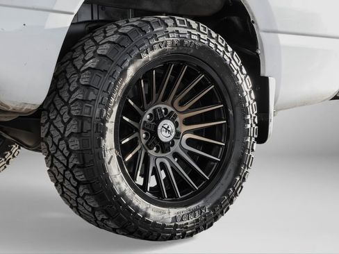 Used 2017 Nissan Titan SV image 54