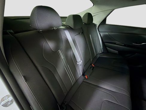 Used 2025 Hyundai Elantra SEL FWD image 29