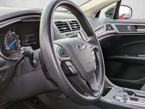 Used 2019 Ford Fusion SE image 9