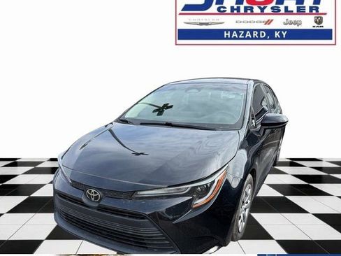 Used 2023 Toyota Corolla LE image 1