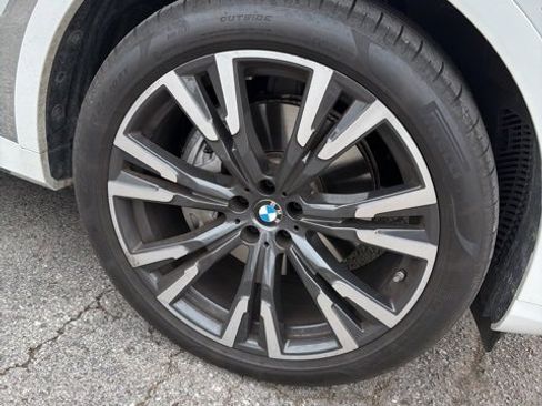 Used 2024 BMW X7 xDrive40i image 10