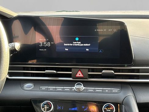 Used 2024 Hyundai Elantra SEL image 19