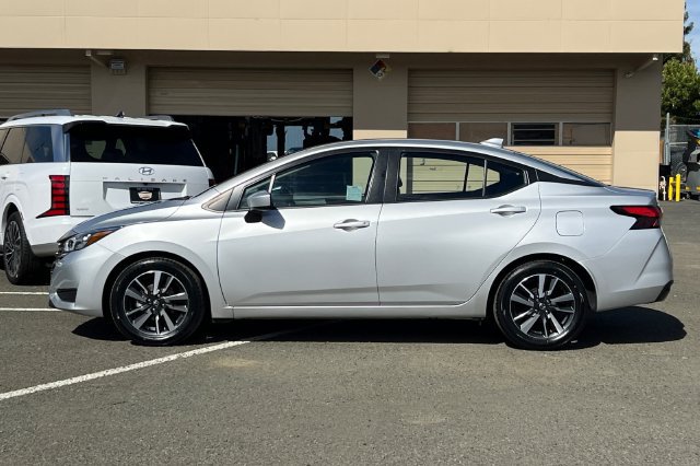 Used 2025 Nissan Versa SV FWD image 9