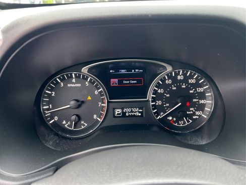 Used 2015 Nissan Pathfinder SV AWD/4WD image 15