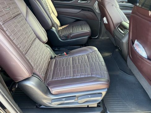 Used 2021 Cadillac Escalade ESV Sport Platinum image 18