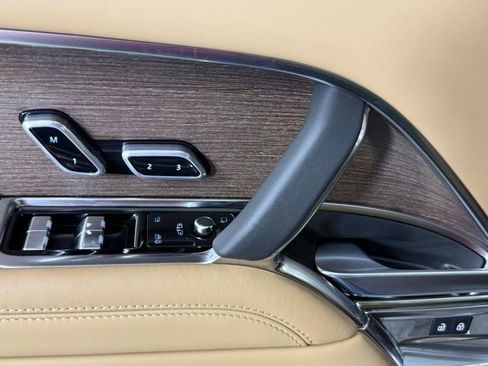 New 2025 Land Rover Range Rover SE image 14