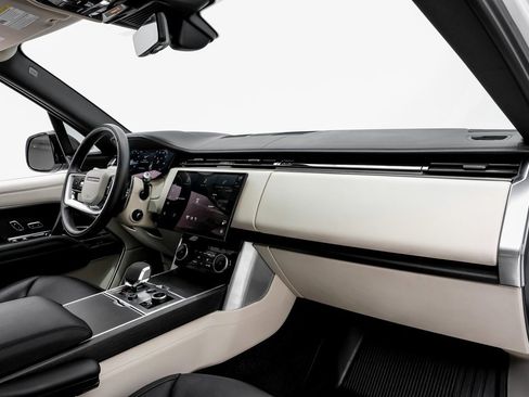 Used 2022 Land Rover Range Rover Long Wheelbase SE image 12