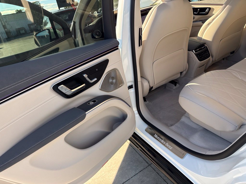 Used 2023 Mercedes-Benz EQS 580 4MATIC SUV image 9