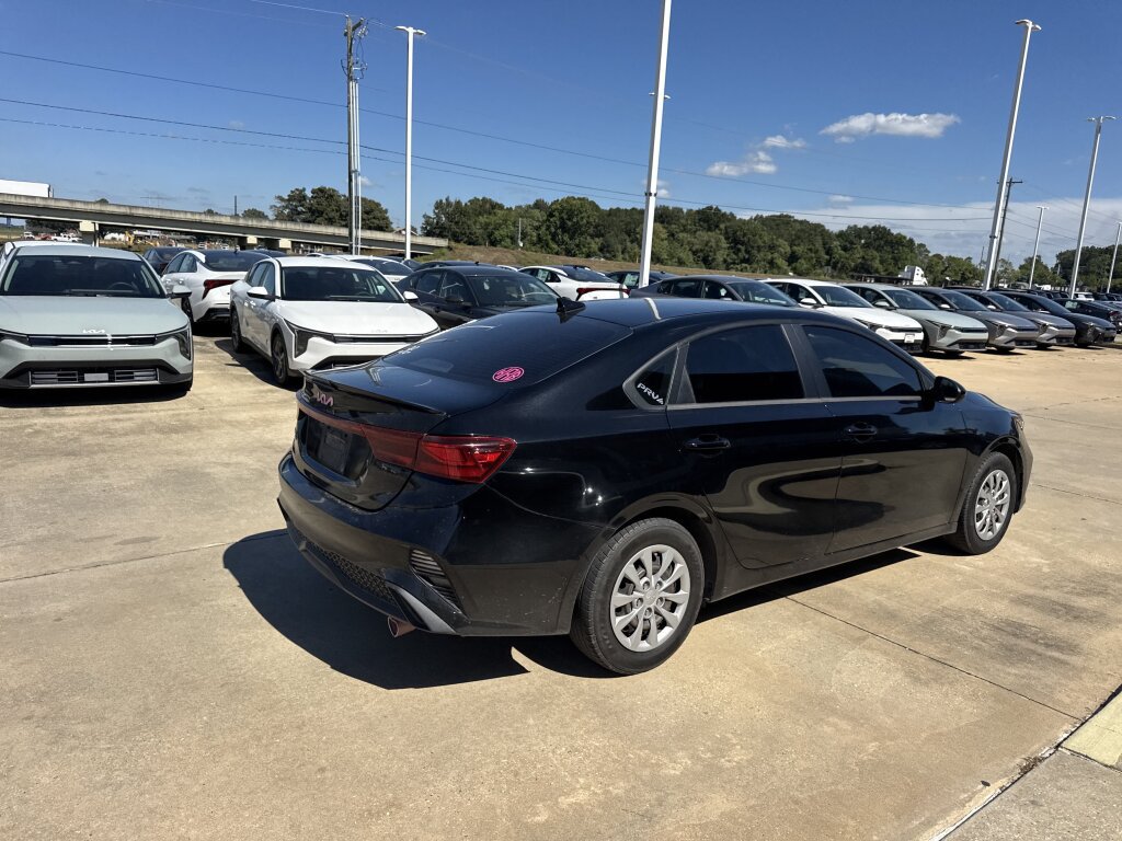 Used 2023 Kia Forte LX FWD image 4