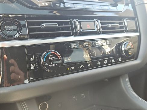 New 2025 Nissan Pathfinder Platinum image 37