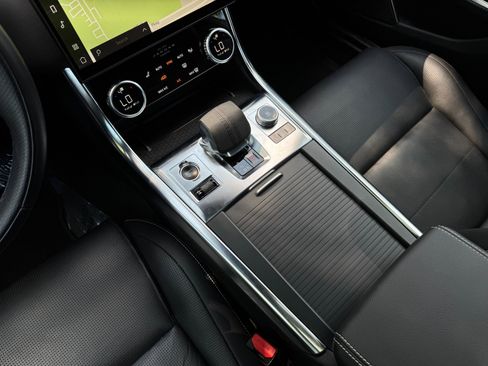 Used 2021 Jaguar XF R-Dynamic SE image 59