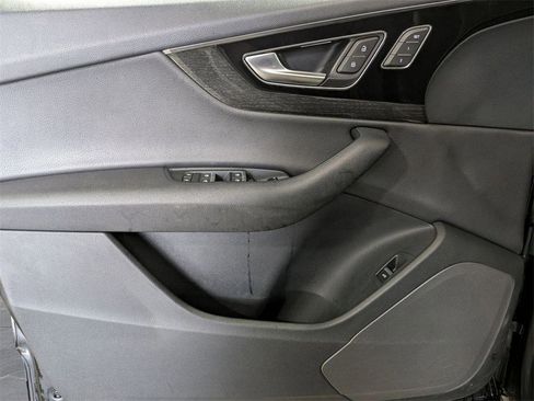 Used 2018 Audi Q7 3.0T Premium image 21