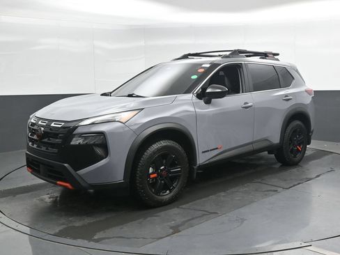 Used 2025 Nissan Rogue SV AWD/4WD image 7