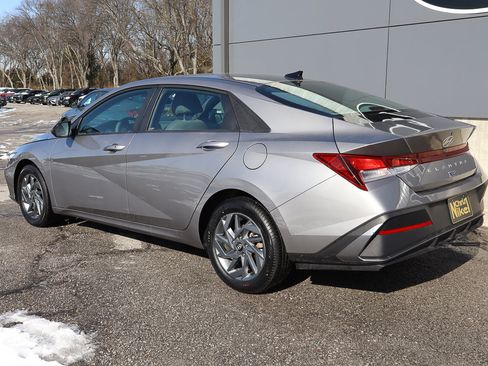 Used 2024 Hyundai Elantra SEL image 6