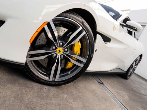 Used 2019 Ferrari Portofino RWD image 4