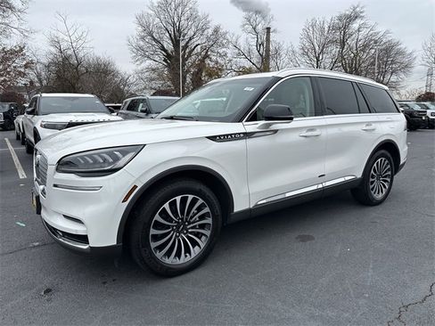 Certified 2023 Lincoln Aviator AWD w/ Premium Package image 9