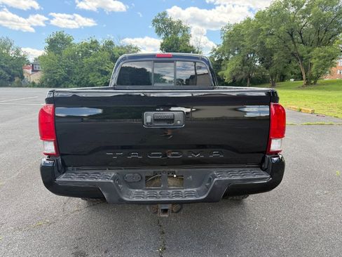 Used 2017 Toyota Tacoma TRD Sport w/ Tow Package (A/T) AWD/4WD image 6