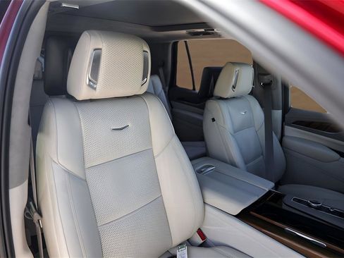 Certified 2024 Cadillac Escalade Premium Luxury Platinum w/ Heavy-Duty Trailer Package image 34