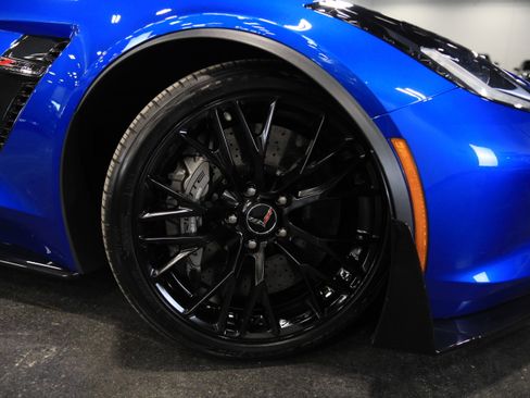Used 2015 Chevrolet Corvette Z06 w/ 3LZ Preferred Equipment Group image 10