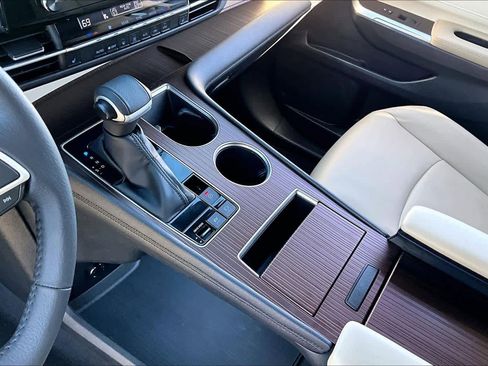 Used 2022 Toyota Sienna XLE image 16