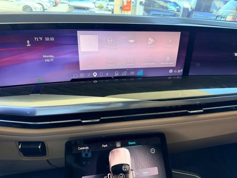 Used 2025 Cadillac Escalade IQ Luxury 2 AWD/4WD image 10