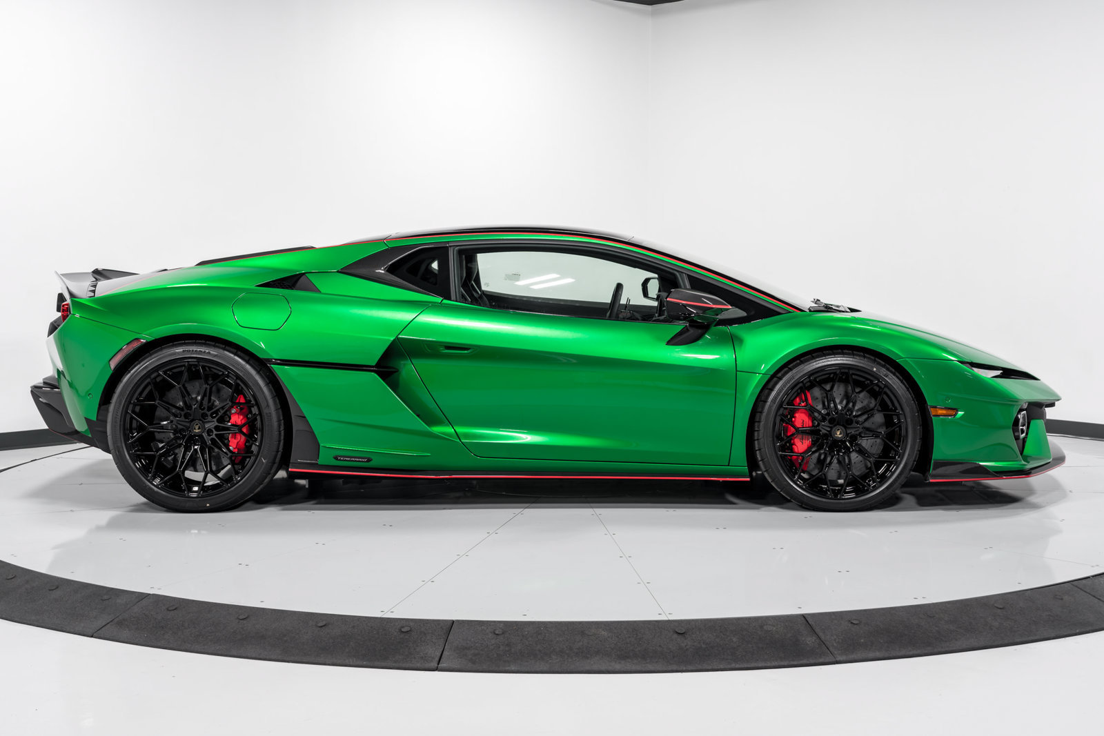 Used 2026 Lamborghini Temerario AWD/4WD image 2