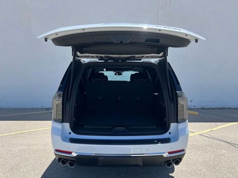 New 2026 Chevrolet Suburban Premier w/ Sun And Tow Package AWD/4WD image 5