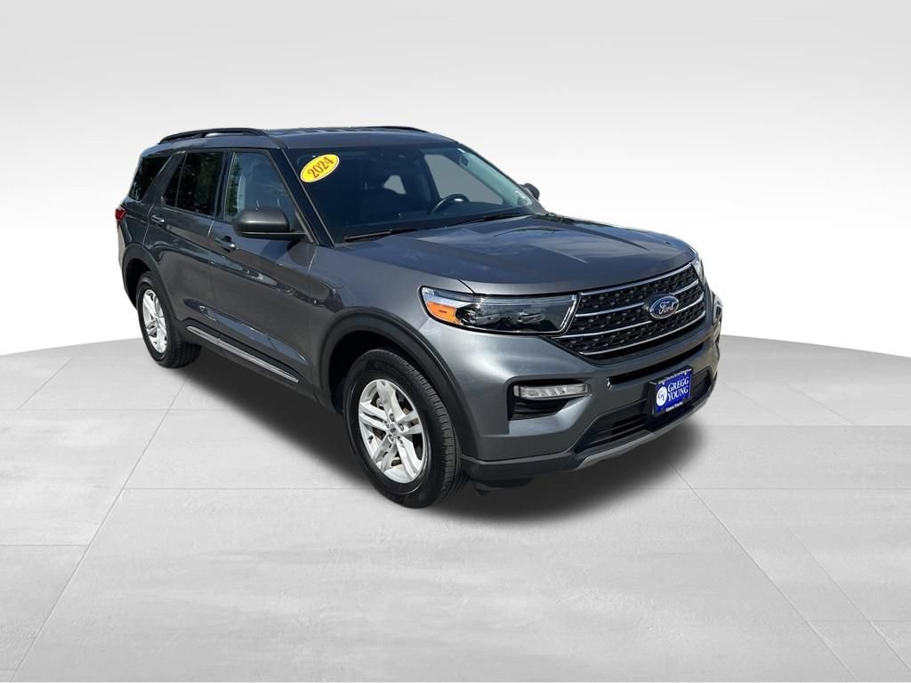 Used 2024 Ford Explorer XLT w/ Equipment Group 202A AWD/4WD image 9