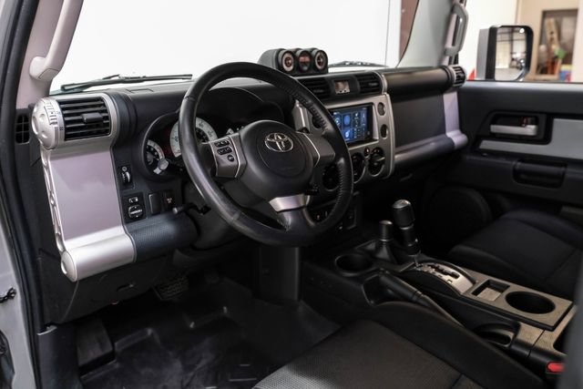 Used 2010 Toyota FJ Cruiser 4WD image 3