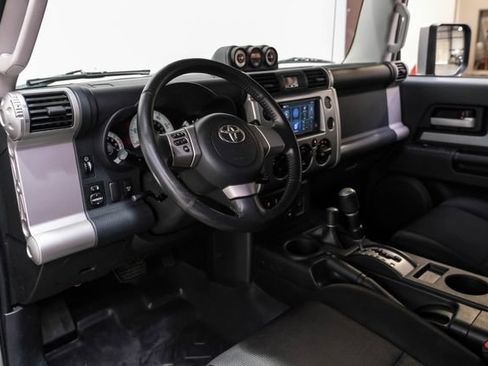 Used 2010 Toyota FJ Cruiser 4WD image 3
