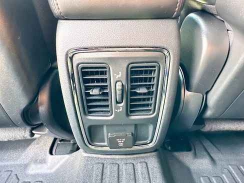 Used 2020 Jeep Grand Cherokee Altitude AWD/4WD image 4