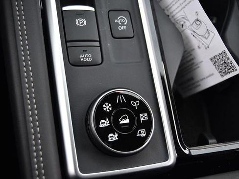 New 2025 Nissan Pathfinder Platinum image 22