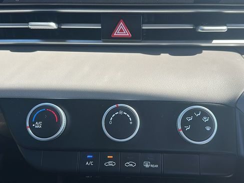 Certified 2024 Hyundai Elantra SE FWD image 24