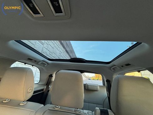 Used 2018 Land Rover Discovery SE image 39