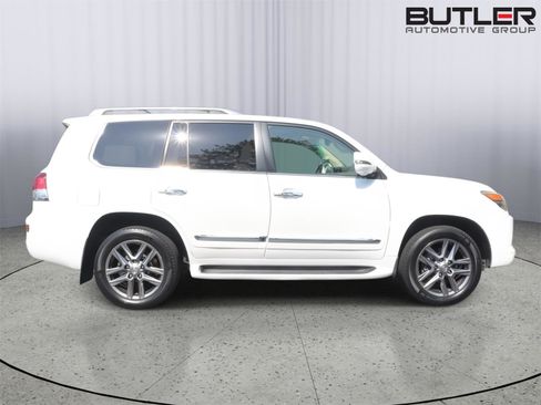 Used 2013 Lexus LX 570 4WD w/ Luxury Pkg image 8