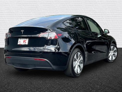 Used 2023 Tesla Model Y 2WD image 5