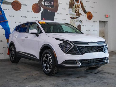 Used 2025 Kia Sportage LX image 18